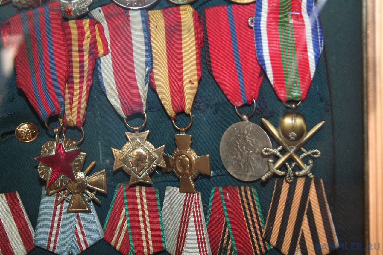 French_medals_on_the_military_uniform_of_Ahmadiyya_Jabrayilov.JPG