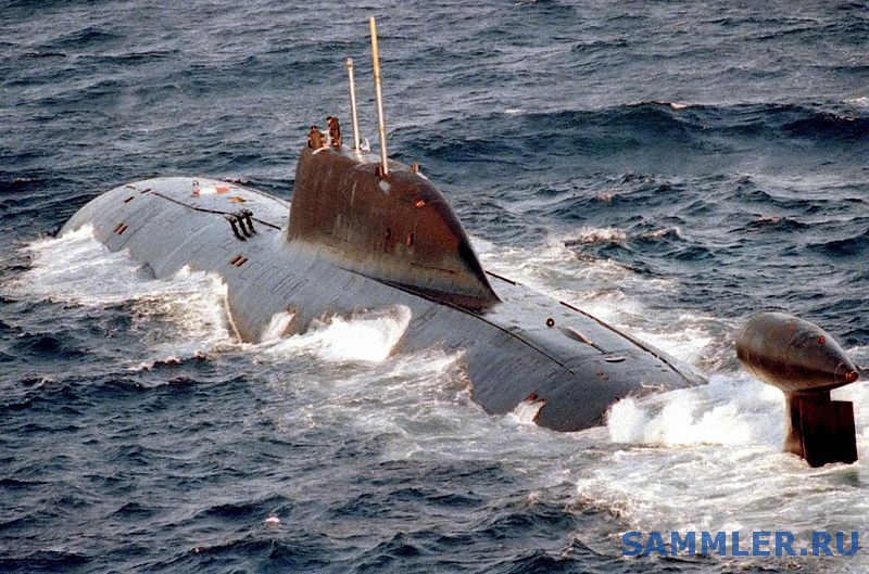 800px_Akula_class_submarine.jpg